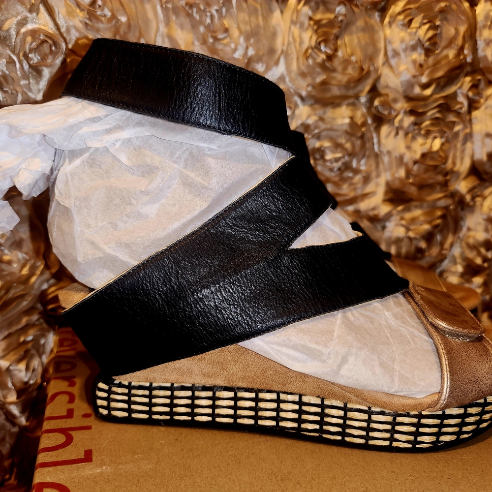 Elegant Black and Gold Women's Wedges - Picture 8 of 13